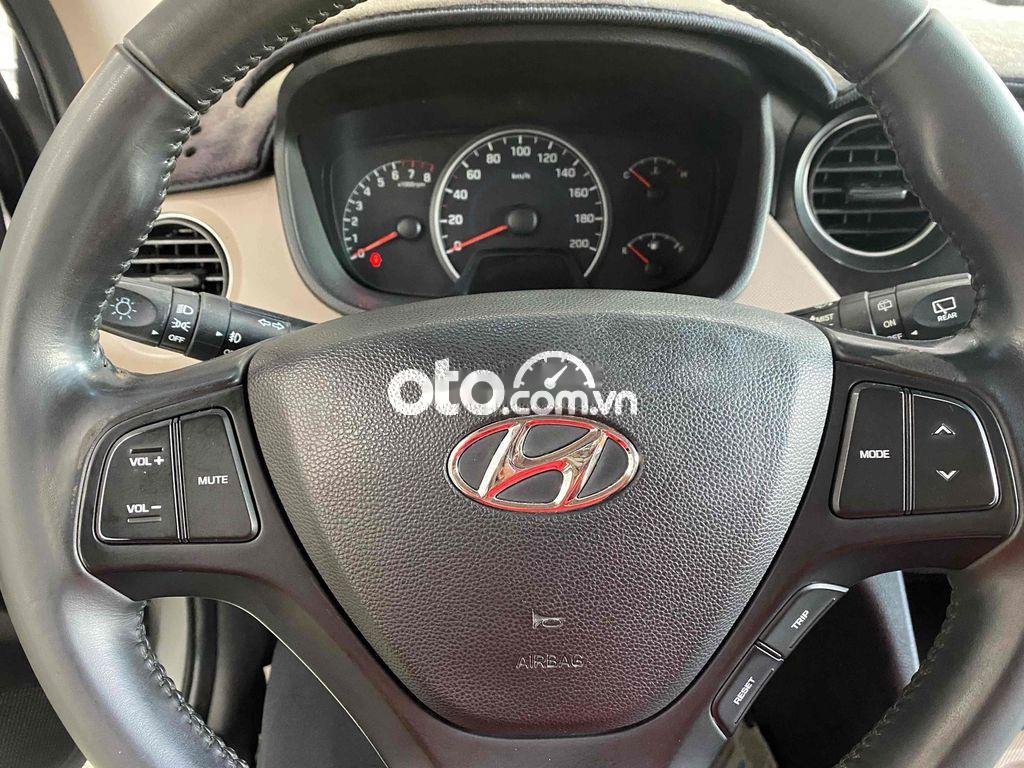 Hyundai Grand i10 2015 - Cần bán xe Hyundai Grand i10 Hatchback 1.2MT năm sản xuất 2015, màu bạc