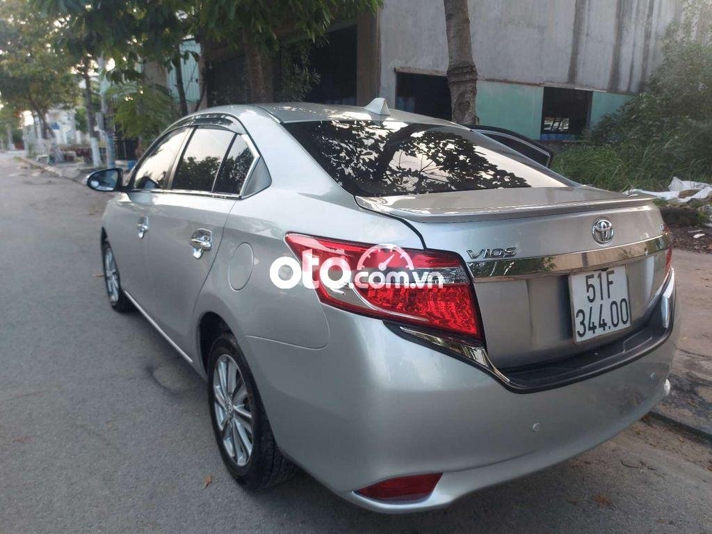 Toyota Vios 2015 - Bán ô tô Toyota Vios 1.5E MT năm sản xuất 2015, màu bạc, xe nhập 