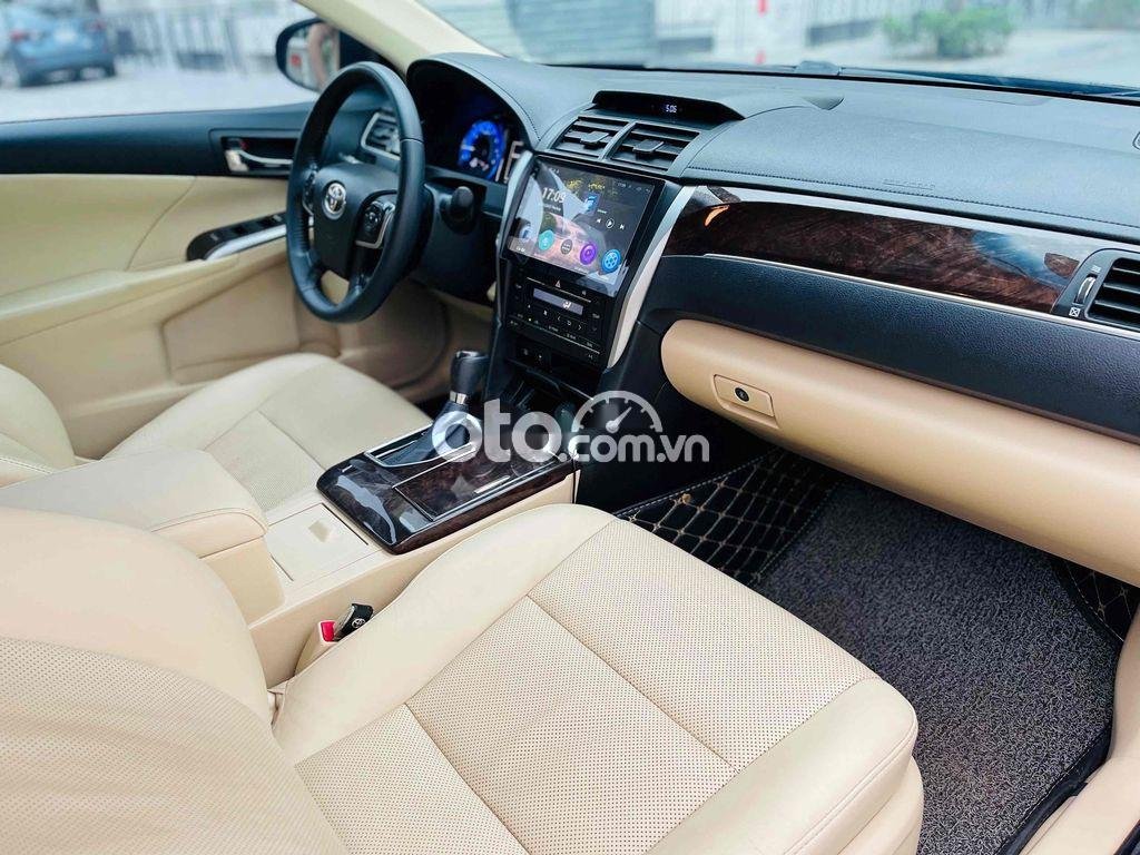 Toyota Camry 2016 - Bán ô tô Toyota Camry 2.0E năm 2016, màu đen