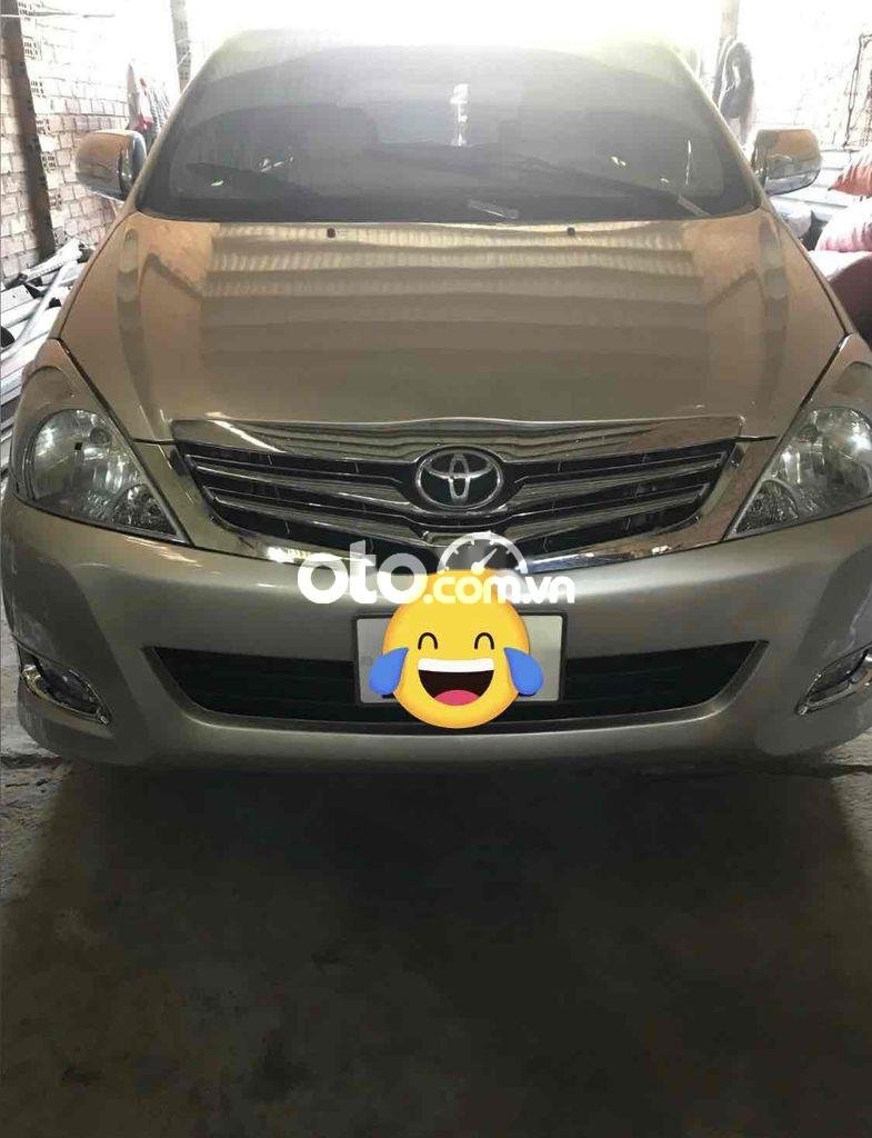 Toyota Innova 2010 - Bán Toyota Innova sản xuất 2010, màu bạc