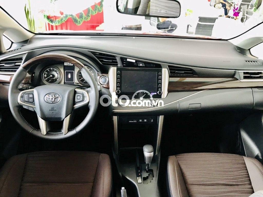 Toyota Innova 2022 - Bán Toyota Innova 2.0 Venture AT năm 2022, màu trắng