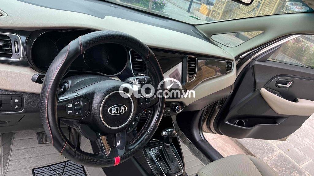 Kia Rondo 2015 - Bán Kia Rondo sản xuất năm 2015, màu vàng, giá 495tr