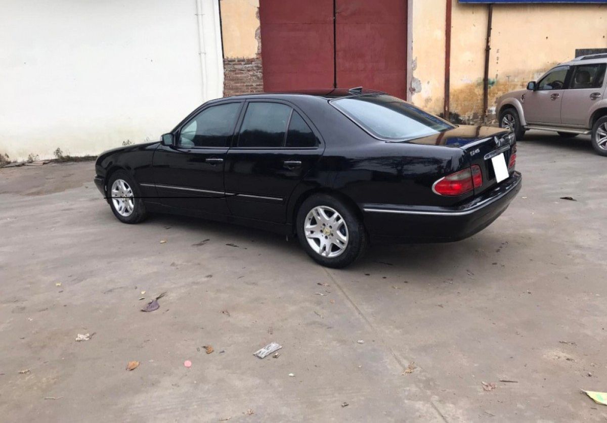 Mercedes-Benz E240 2004 - Bán Mercedes E240 năm sản xuất 2004, màu đen 