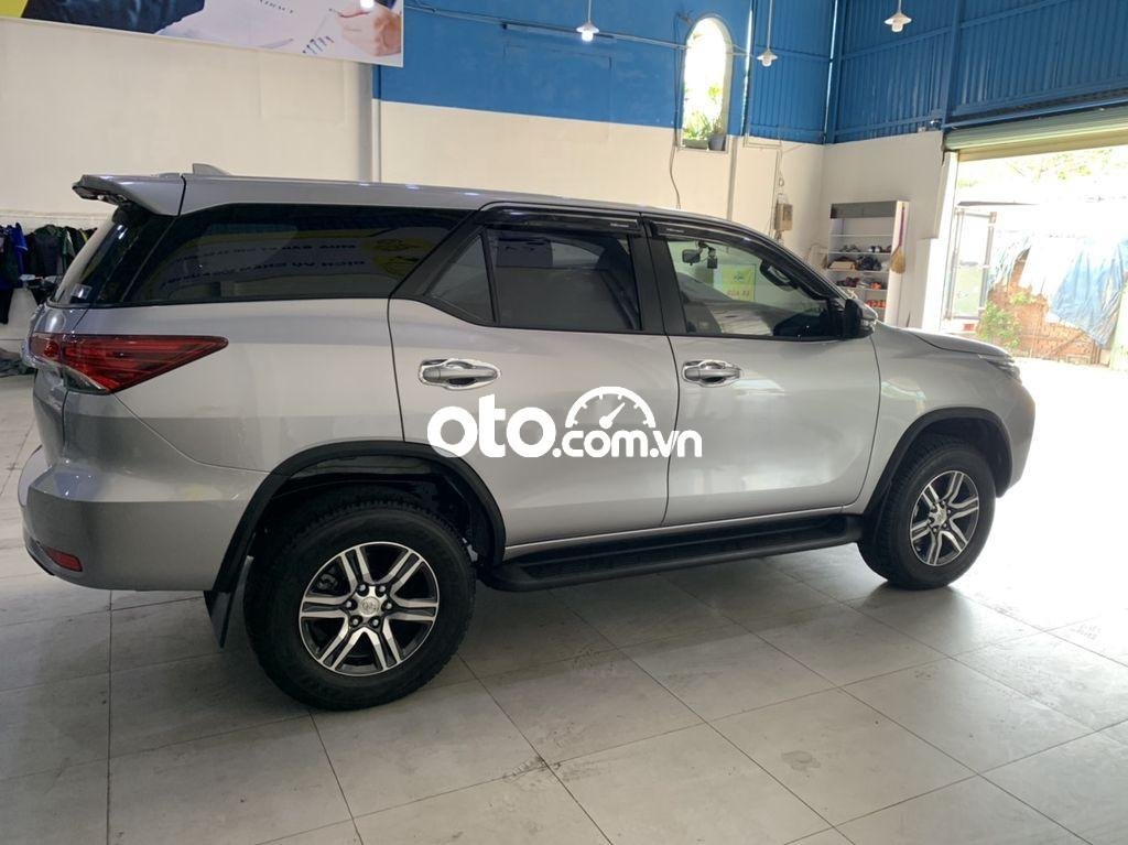 Toyota Fortuner 2020 - Xe Toyota Fortuner 2.4G sản xuất năm 2020, màu bạc số sàn, 976 triệu