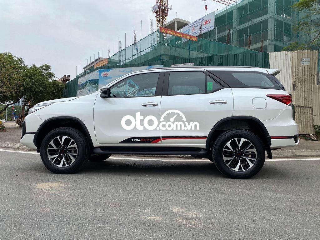 Toyota Fortuner 2019 - Cần bán xe Toyota Fortuner 2.7V TRD 4x2AT sản xuất năm 2019, màu trắng chính chủ