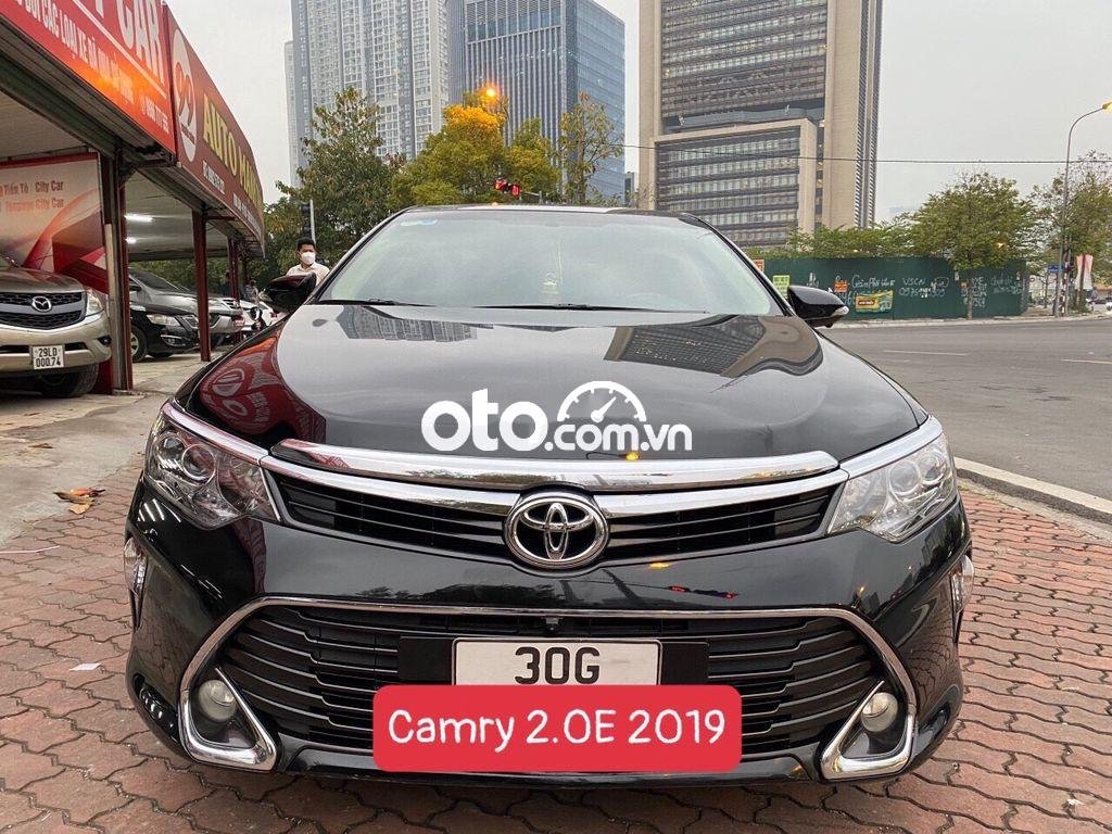 Toyota Camry 2019 - Cần bán lại xe Toyota Camry 2.0E năm 2019, màu đen