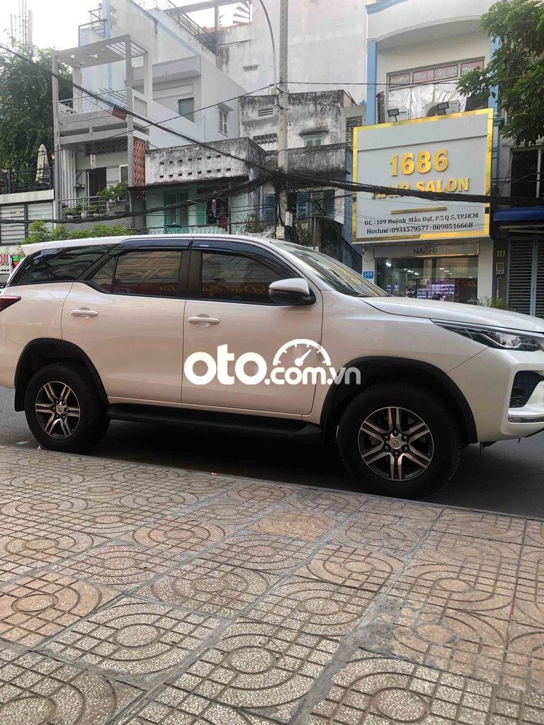 Toyota Fortuner 2021 - Bán ô tô Toyota Fortuner 2.5G 4x2MT sản xuất 2021, màu trắng, giá chỉ 930 triệu