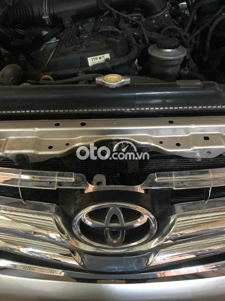 Toyota Innova 2010 - Bán Toyota Innova sản xuất 2010, màu bạc