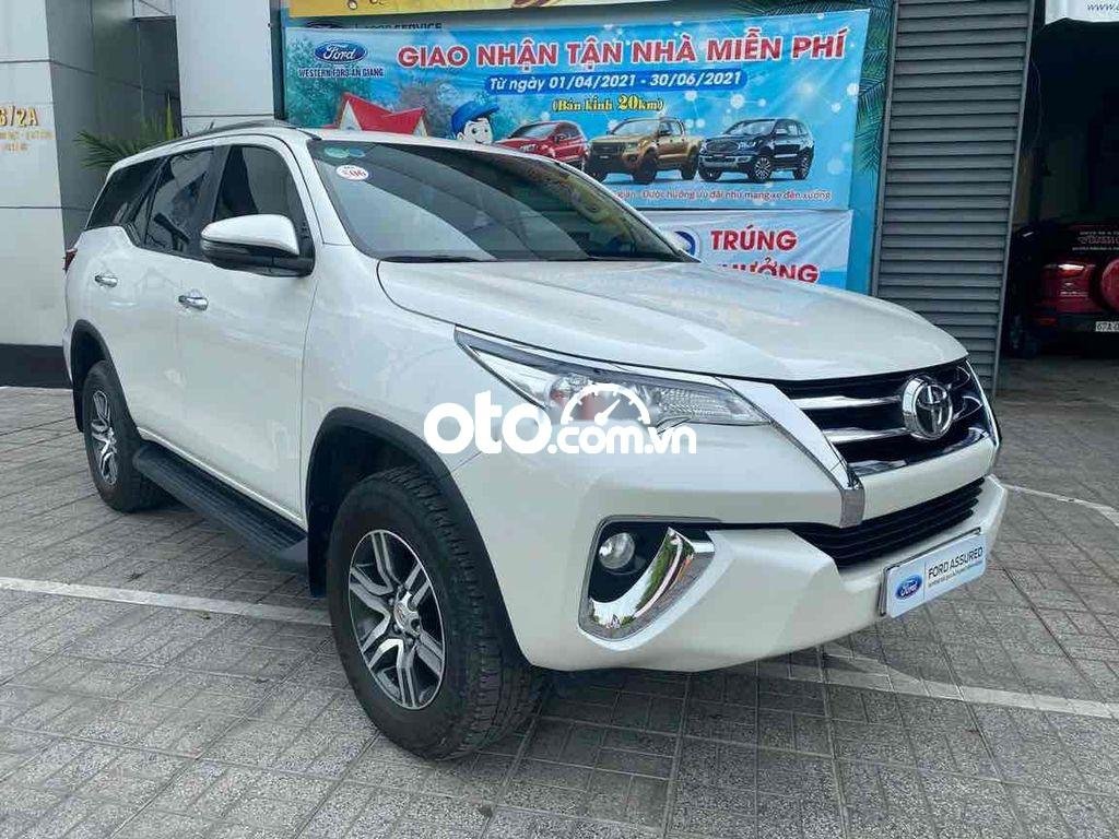 Toyota Fortuner 2020 - Cần bán Toyota Fortuner 2.4G 4x2 AT năm sản xuất 2020, màu trắng số tự động