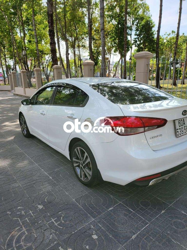 Kia Cerato 2018 - Bán Kia Cerato sản xuất 2018, màu trắng số sàn, 408 triệu