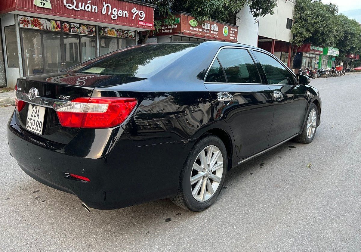 Toyota Camry 2013 - Cần bán gấp Toyota Camry 2.4G năm 2013, màu đen 