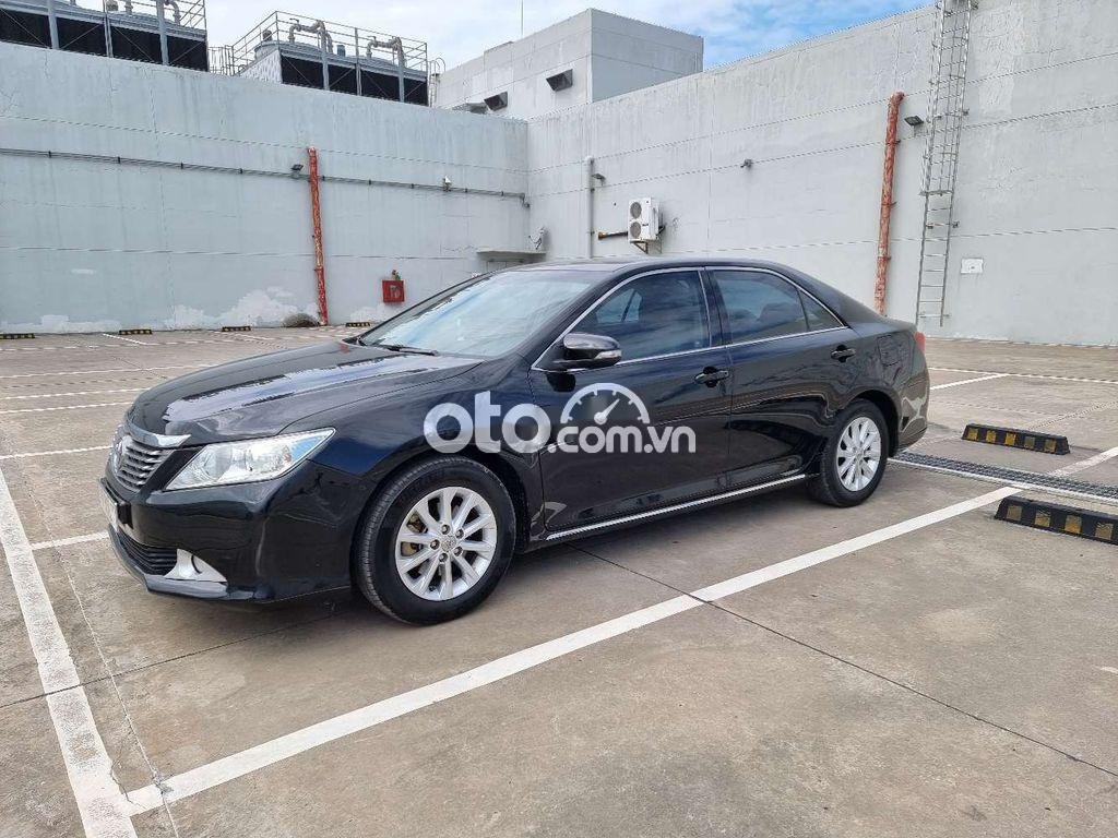 Toyota Camry 2012 - Cần bán gấp Toyota Camry 2.0E sản xuất 2012, màu đen