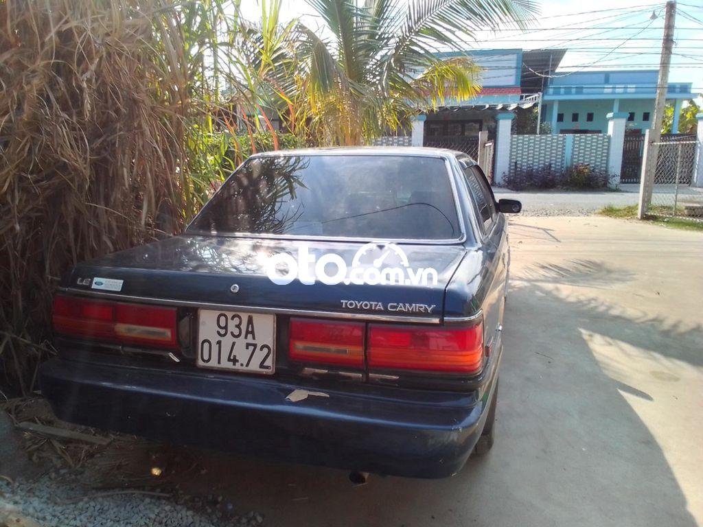 Toyota Camry 1987 - Bán Toyota Camry LE 2.4 sản xuất 1987, màu xanh lam, nhập khẩu xe gia đình, giá tốt