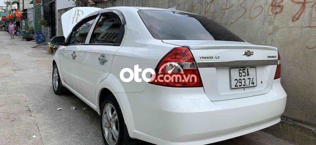 Chevrolet Aveo 2017 - Bán Chevrolet AveoLT năm 2017, màu trắng