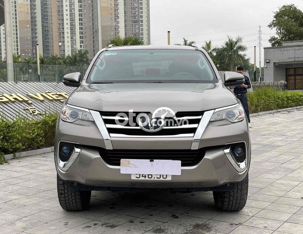 Toyota Fortuner 2020 - Cần bán lại xe Toyota Fortuner máy dầu AT sản xuất năm 2020, màu xám