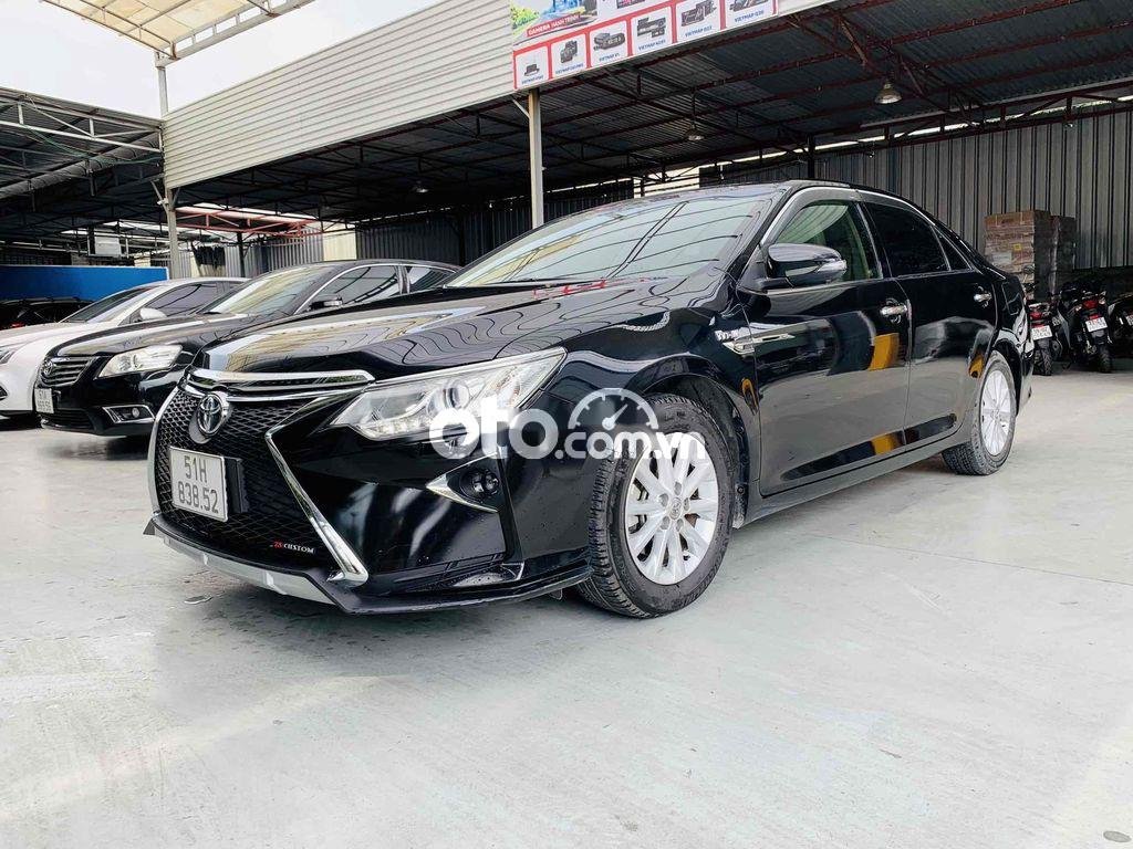 Toyota Camry 2015 - Bán xe Toyota Camry 2.0E sản xuất năm 2015, màu đen, giá 670tr