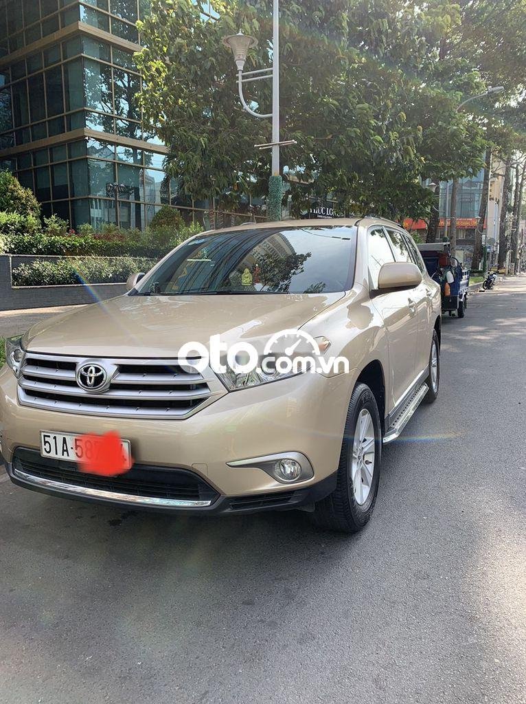 Toyota Highlander 2013 - Cần bán gấp Toyota Highlander sản xuất 2013, màu vàng, xe nhập