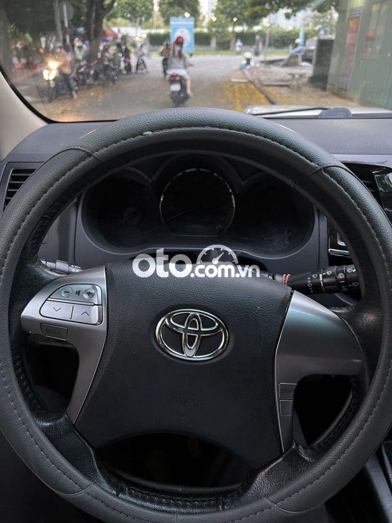 Toyota Fortuner 2014 - Cần bán lại xe Toyota Fortuner 2.5G 4x2MT năm 2014 số sàn