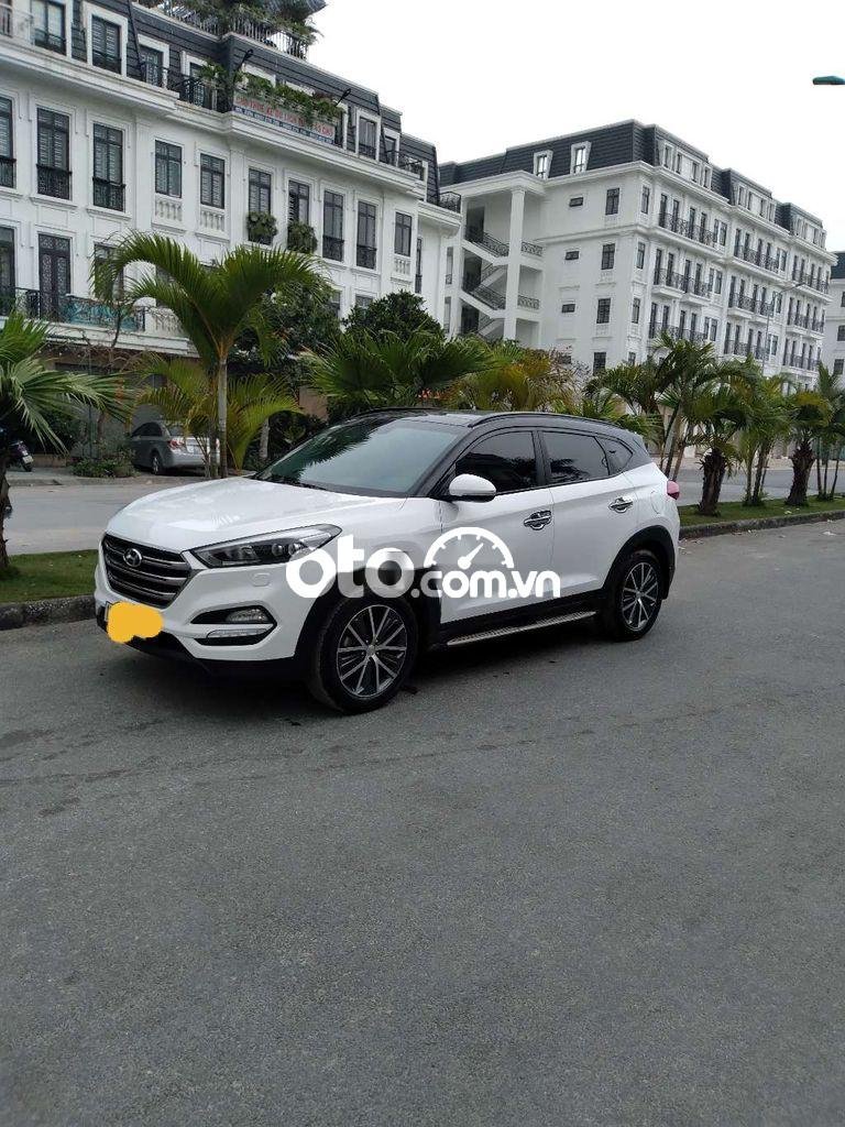 Hyundai Tucson 2016 - Cần bán gấp Hyundai Tucson 2.0 ATH sản xuất 2016, màu trắng, xe nhập, giá tốt