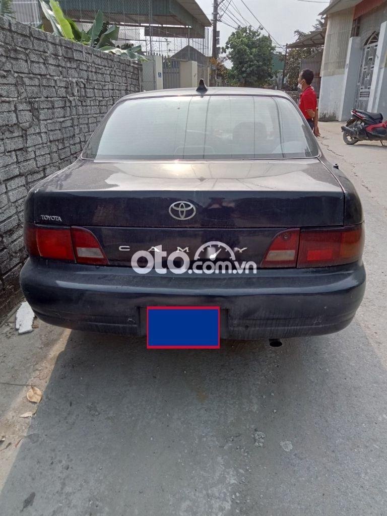 Toyota Camry 1996 - Cần bán gấp Toyota Camry năm sản xuất 1996, màu đen, nhập khẩu Nhật bản số tự động