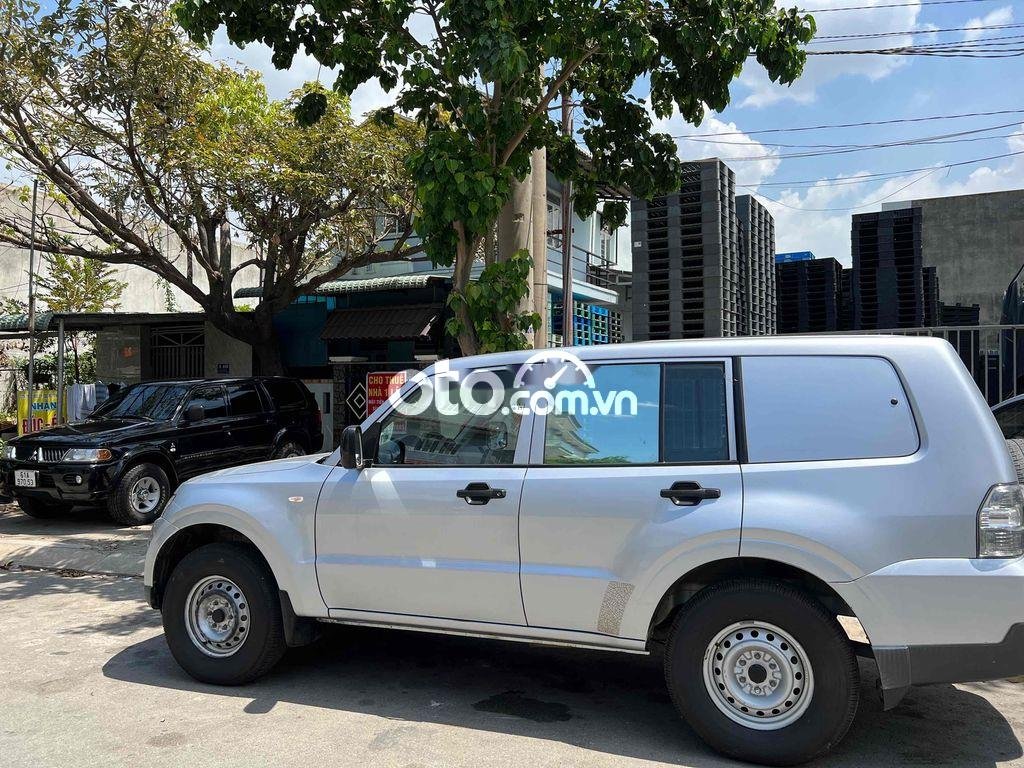 Mitsubishi Pajero 2009 - Cần bán gấp Mitsubishi Pajero 3.0 sản xuất năm 2009, màu trắng, nhập khẩu, 275tr