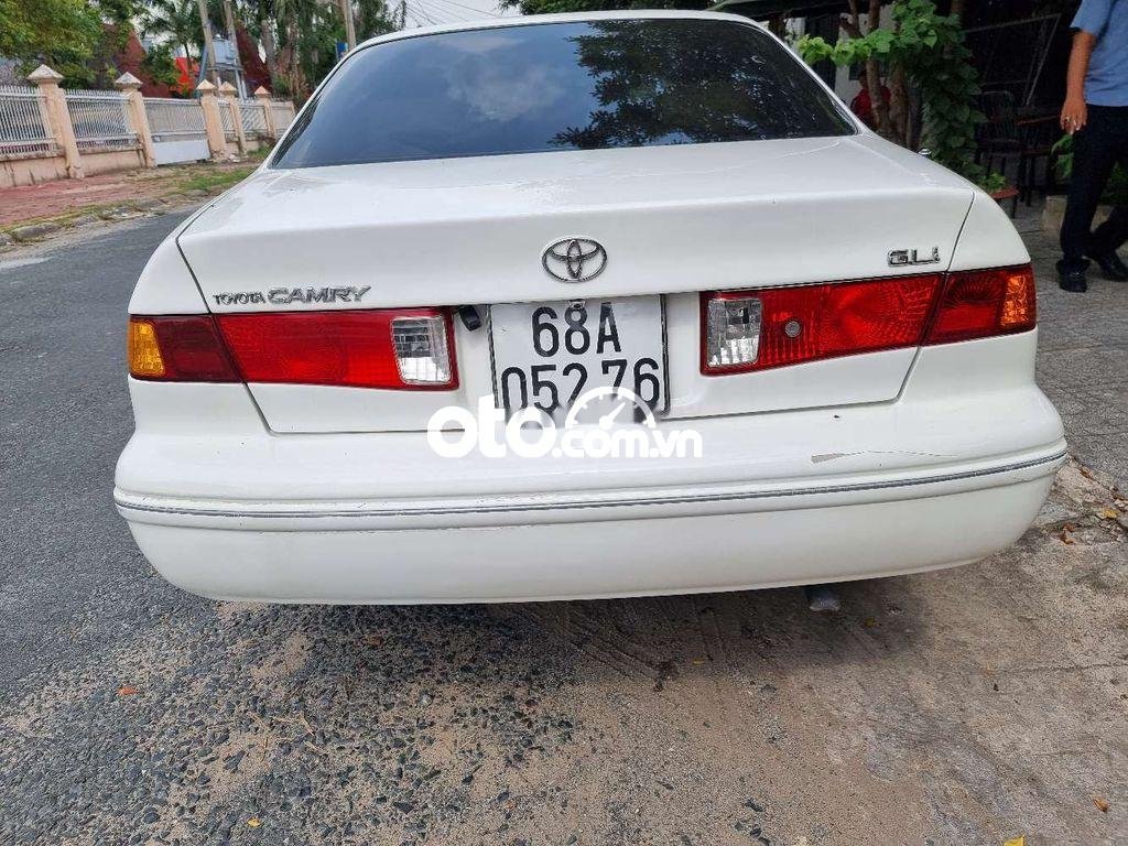 Toyota Camry 2001 - Bán ô tô Toyota Camry năm sản xuất 2001, màu trắng giá cạnh tranh