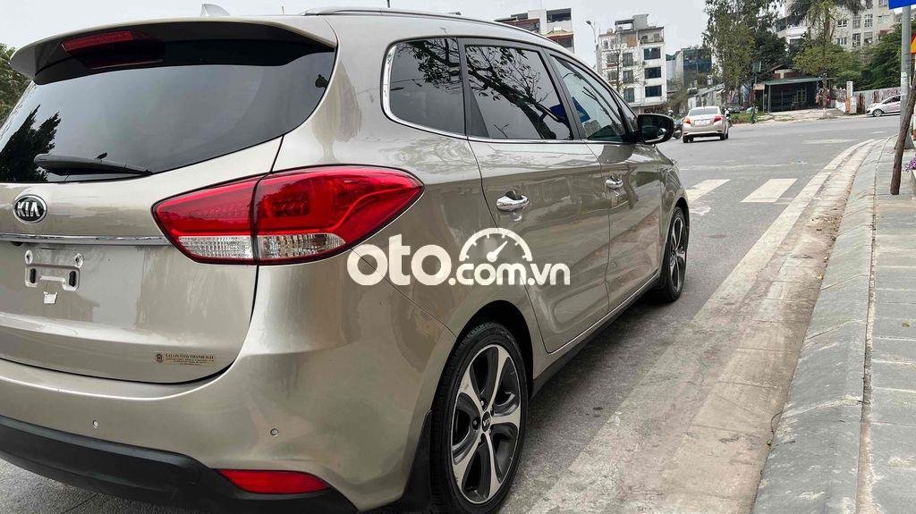 Kia Rondo 2015 - Bán Kia Rondo sản xuất năm 2015, màu vàng, giá 495tr