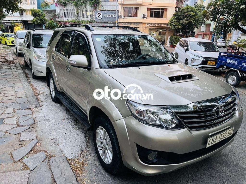 Toyota Fortuner 2014 - Cần bán lại xe Toyota Fortuner 2.5G 4x2MT năm 2014 số sàn