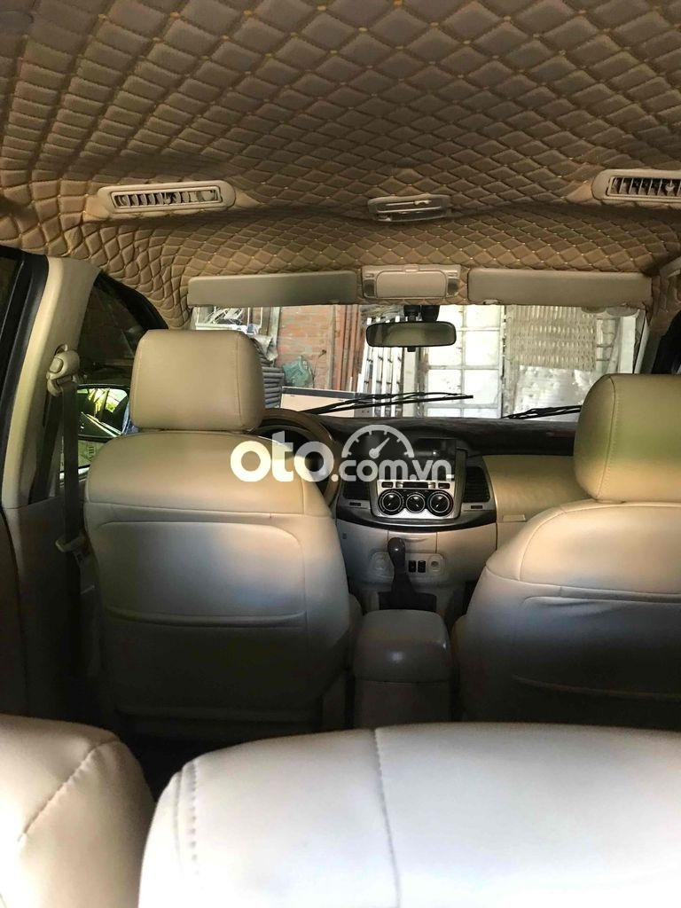 Toyota Innova 2010 - Bán ô tô Toyota Innova G năm 2010, màu bạc xe gia đình