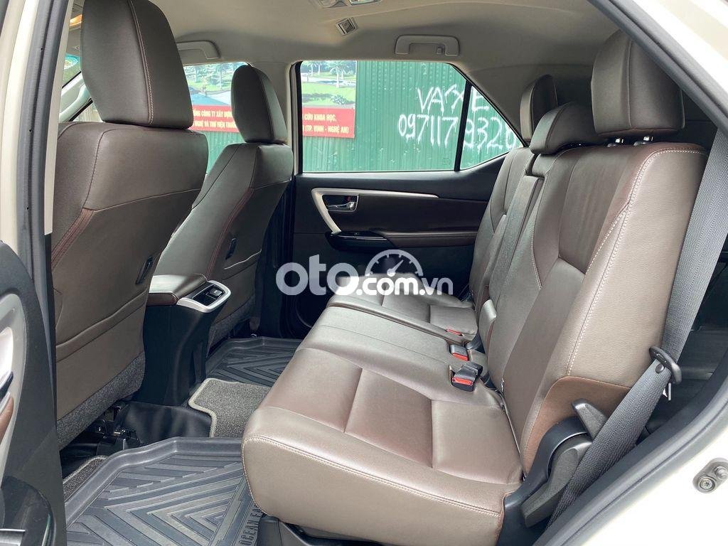 Toyota Fortuner 2019 - Cần bán xe Toyota Fortuner 2.7V TRD 4x2AT sản xuất năm 2019, màu trắng chính chủ