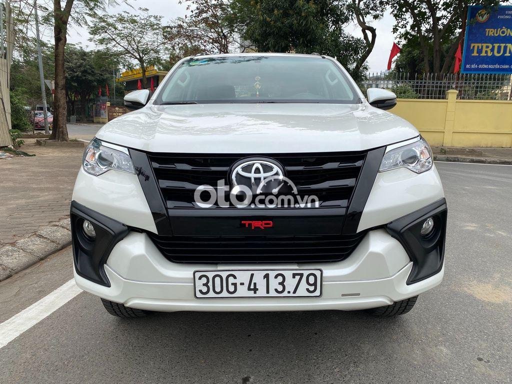 Toyota Fortuner 2019 - Cần bán xe Toyota Fortuner 2.7V TRD 4x2AT sản xuất năm 2019, màu trắng chính chủ