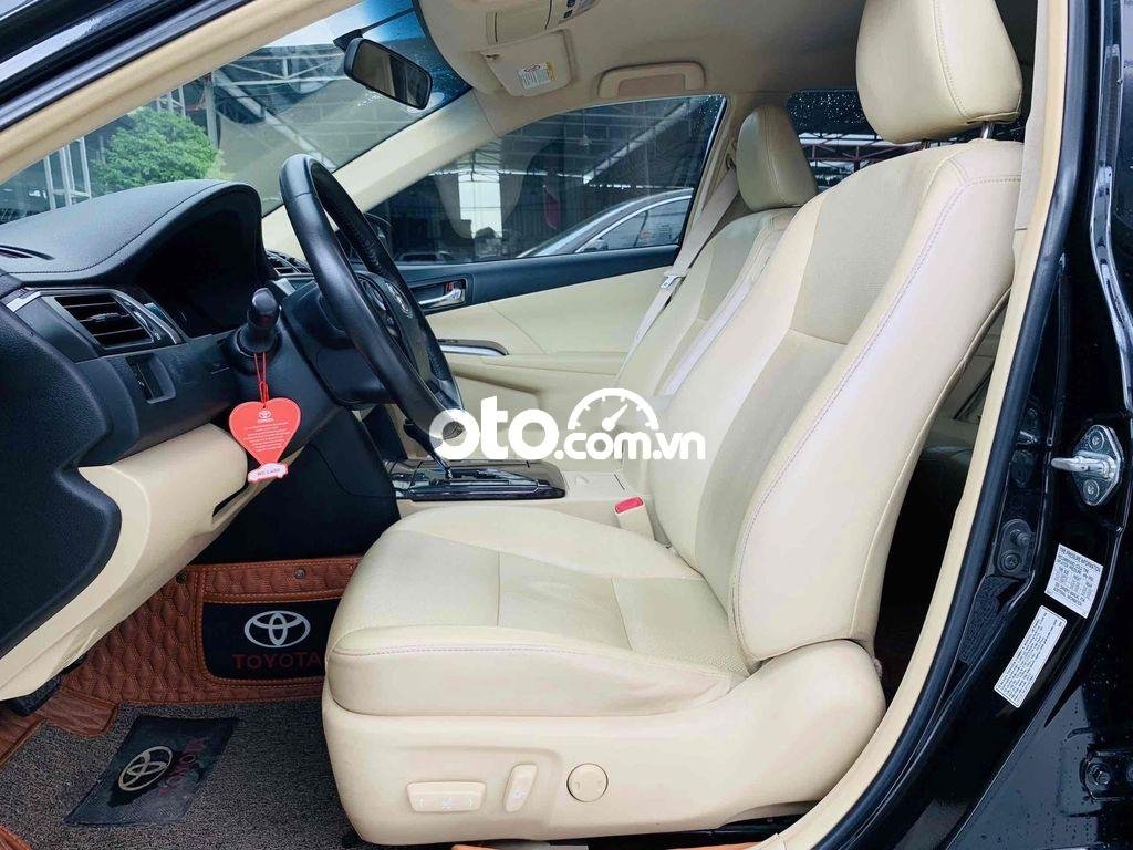 Toyota Camry 2015 - Bán xe Toyota Camry 2.0E sản xuất năm 2015, màu đen, giá 670tr