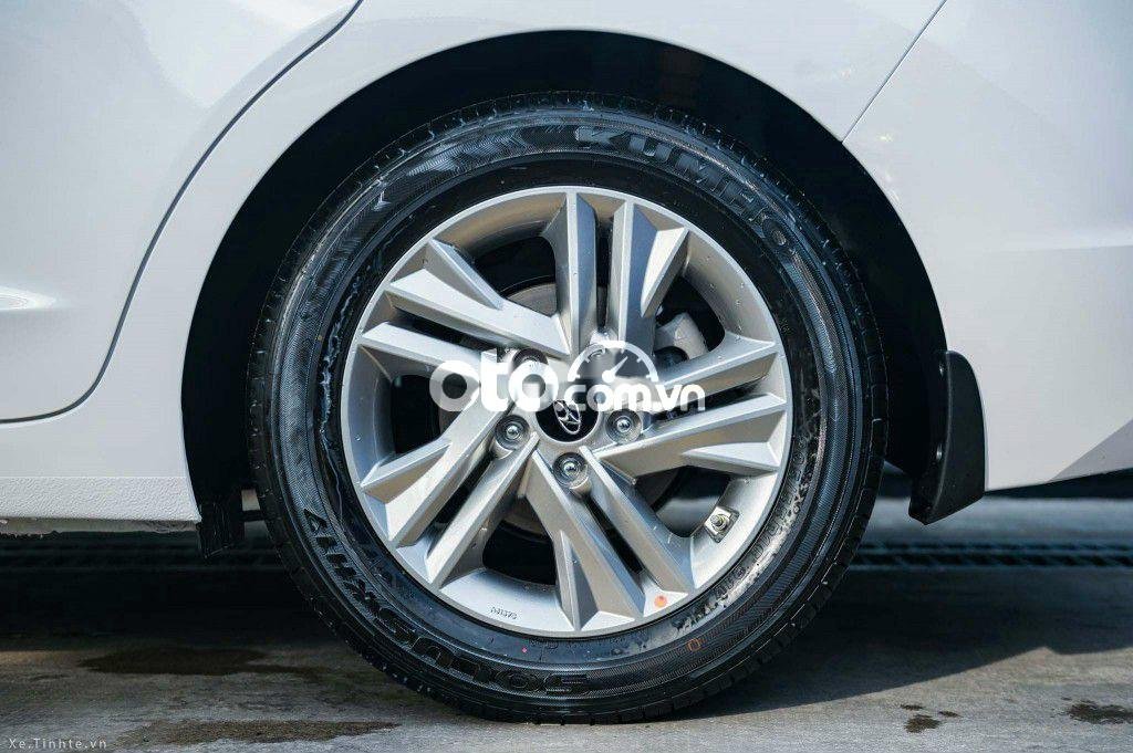 Hyundai Elantra 2022 - Bán Hyundai Elantra 1.6AT sản xuất năm 2022, màu trắng