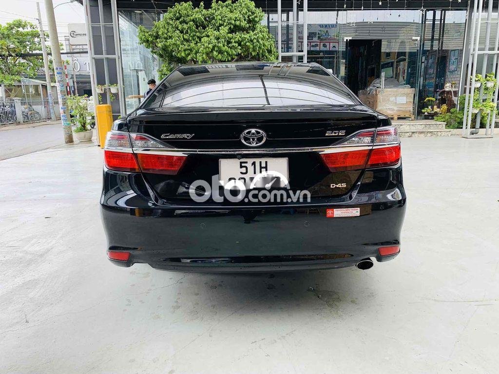 Toyota Camry 2015 - Bán xe Toyota Camry 2.0E sản xuất năm 2015, màu đen, giá 670tr