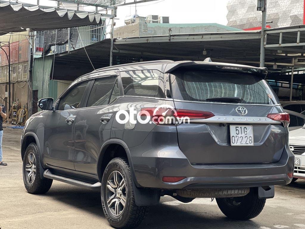 Toyota Fortuner 2018 - Bán xe Toyota Fortuner năm sản xuất 2018, màu xám còn mới