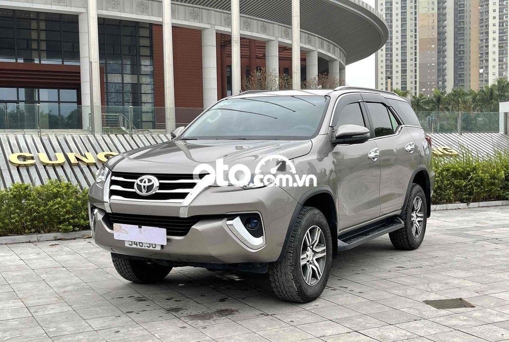 Toyota Fortuner 2020 - Cần bán lại xe Toyota Fortuner máy dầu AT sản xuất năm 2020, màu xám