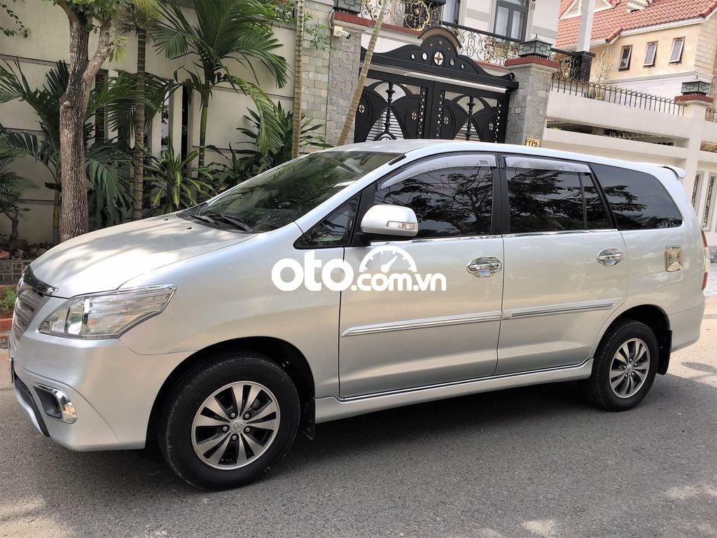 Toyota Innova 2016 - Bán Toyota Innova năm sản xuất 2016, màu bạc, giá 380tr