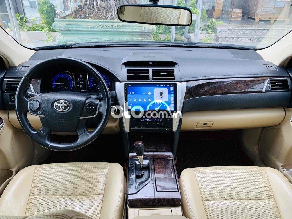 Toyota Camry 2015 - Bán xe Toyota Camry 2.0E sản xuất năm 2015, màu đen, giá 670tr