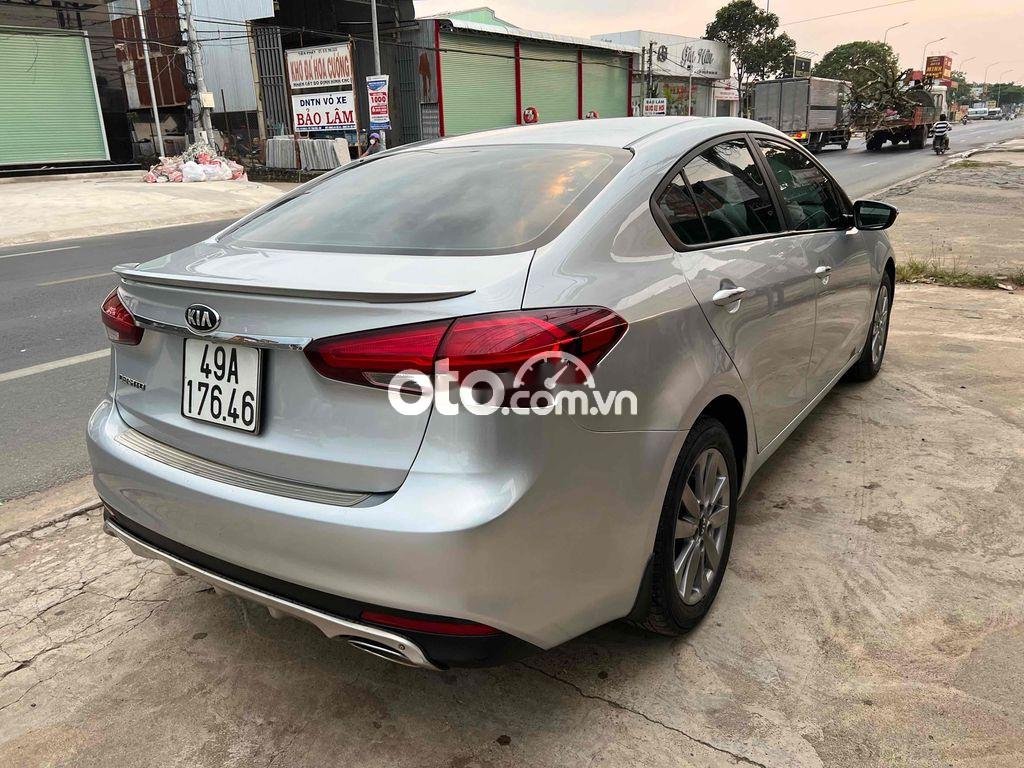 Kia Cerato 2017 - Bán Kia Cerato số sàn năm 2017, màu bạc