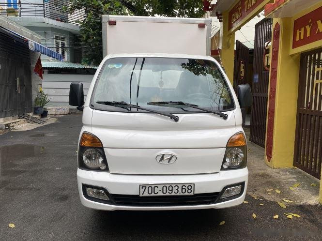 Hyundai H 100 2017 - Bán Hyundai H 100 sản xuất năm 2017, màu trắng còn mới