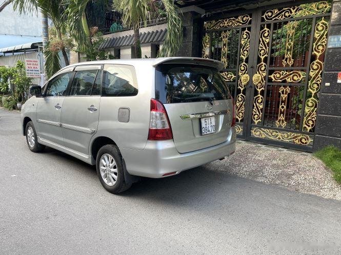 Toyota Innova 2012 - Bán Toyota Innova 2.0E năm 2012, màu bạc