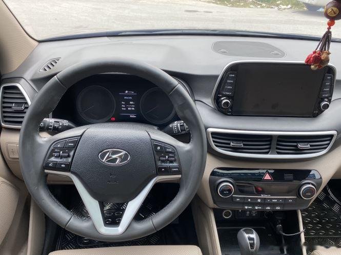 Hyundai Tucson 2020 - Cần bán lại xe Hyundai Tucson 2.0AT năm 2020, màu đen như mới, 848tr