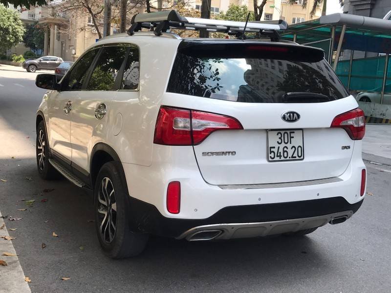 Kia Sorento 2019 - Cần bán xe Kia Sorento sản xuất 2019, màu trắng còn mới giá cạnh tranh