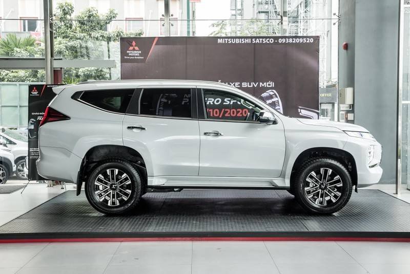 Mitsubishi Pajero 2021 - Cần bán Mitsubishi Pajero năm sản xuất 2021, màu trắng, xe nhập