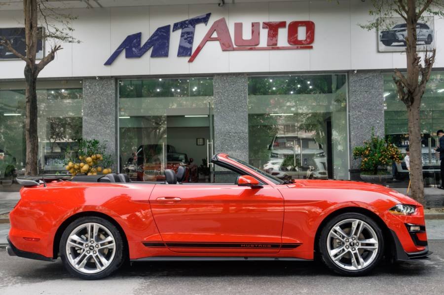 Ford Mustang 2021 - Màu đỏ, xe nhập