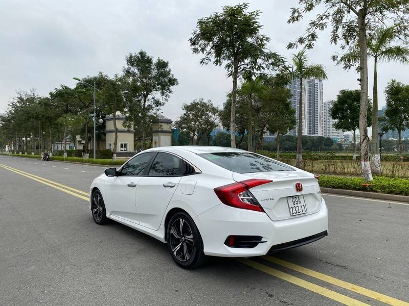 Honda Civic 2018 - Bán Honda Civic sản xuất 2018, màu trắng, xe nhập