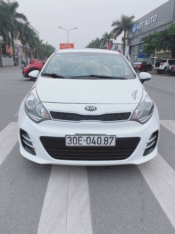 Kia Rio 2015 - Cần bán xe Kia Rio 1.4AT sản xuất năm 2015, màu trắng, nhập khẩu nguyên chiếc