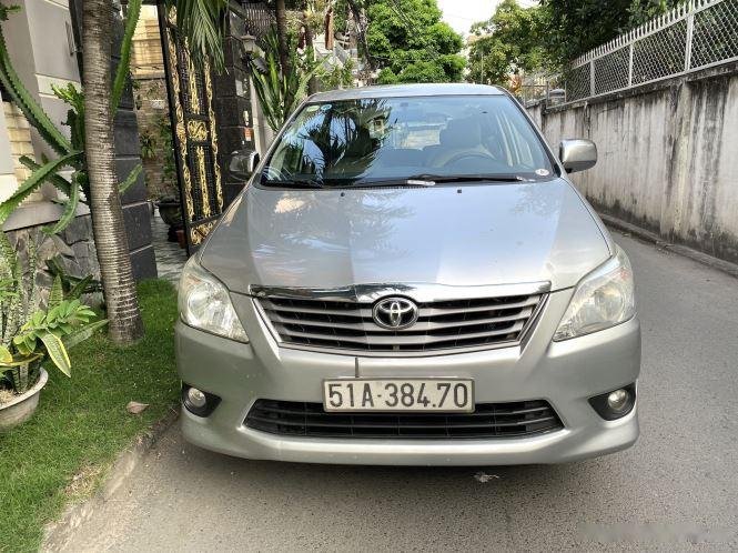 Toyota Innova 2012 - Bán Toyota Innova 2.0E năm 2012, màu bạc