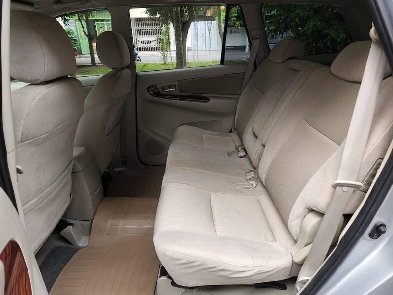 Toyota Innova 2014 - Cần bán lại xe Toyota Innova sản xuất 2014, màu bạc, 358 triệu