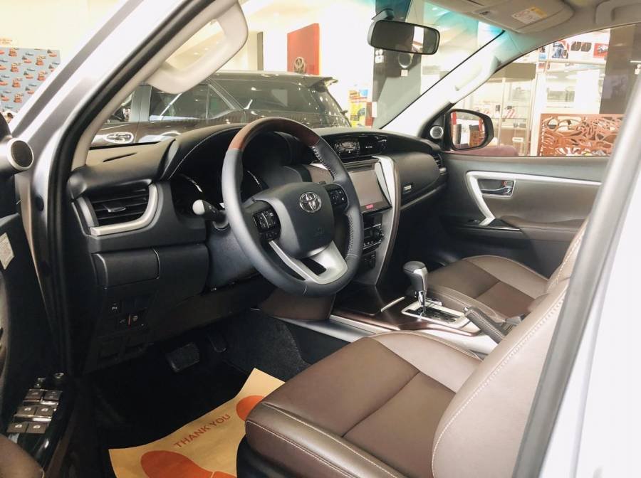 Toyota Fortuner 2020 - Bán xe Toyota Fortuner 2.8 AT 4x4 năm 2020, màu bạc